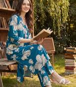 Women Floral Printed Regular Kurta with Trousers