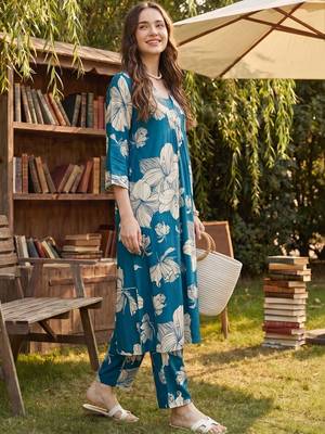 Women Floral Printed Regular Kurta with Trousers 3