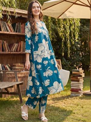 Women Floral Printed Regular Kurta with Trousers 5