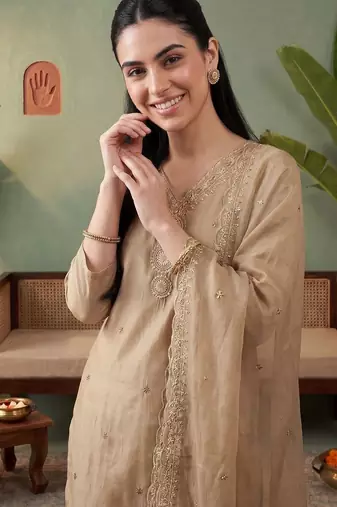 Women Ethnic Motifs Embroidered Regular Thread Work Kurta with Trousers & With Dupatta