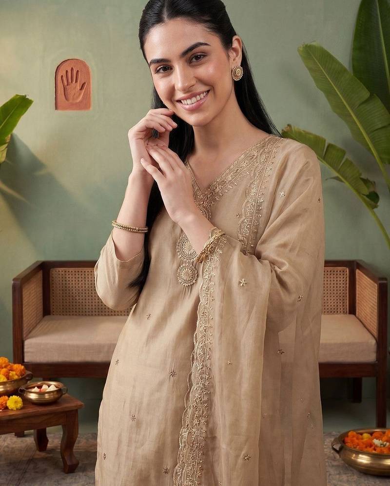 Women Ethnic Motifs Embroidered Regular Thread Work Kurta with Trousers & With Dupatta