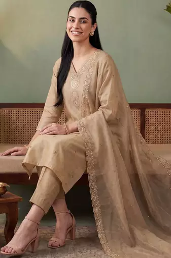 Women Ethnic Motifs Embroidered Regular Thread Work Kurta with Trousers & With Dupatta