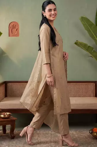 Women Ethnic Motifs Embroidered Regular Thread Work Kurta with Trousers & With Dupatta