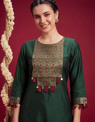 Women Ethnic Motifs Embroidered Regular Thread Work Liva Kurta with Trousers 2