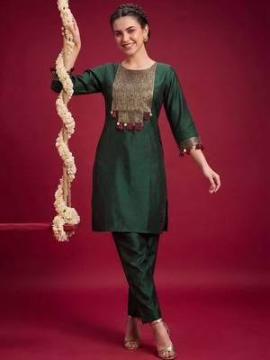 Women Ethnic Motifs Embroidered Regular Thread Work Liva Kurta with Trousers 3