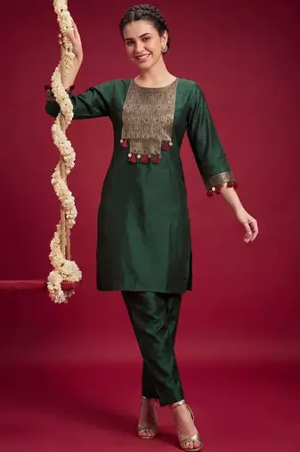 Women Ethnic Motifs Embroidered Regular Thread Work Liva Kurta with Trousers