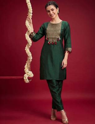Women Ethnic Motifs Embroidered Regular Thread Work Liva Kurta with Trousers 5