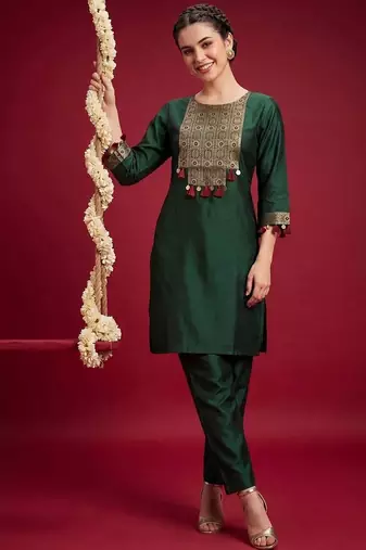 Women Ethnic Motifs Embroidered Regular Thread Work Liva Kurta with Trousers