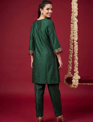 Women Ethnic Motifs Embroidered Regular Thread Work Liva Kurta with Trousers 6