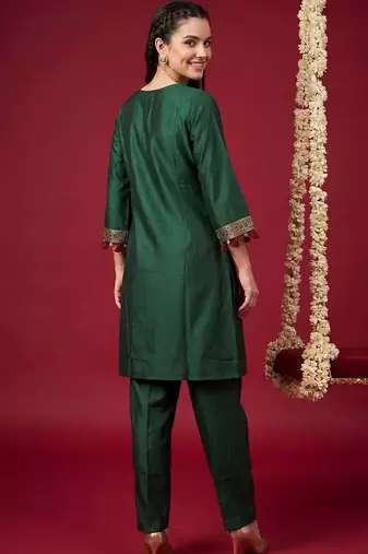 Women Ethnic Motifs Embroidered Regular Thread Work Liva Kurta with Trousers