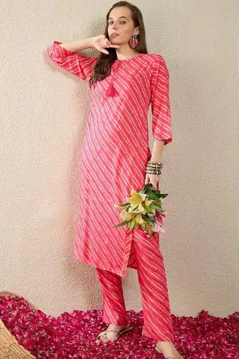Women Leheriya Printed Regular Kurta with Trousers