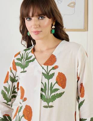 Women Floral Printed Pleated Pure Cotton Kurta with Trousers 2