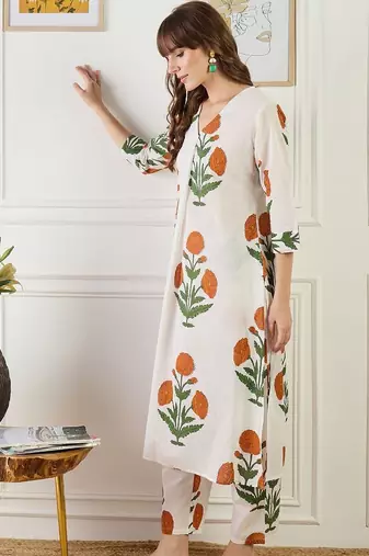Women Floral Printed Pleated Pure Cotton Kurta with Trousers
