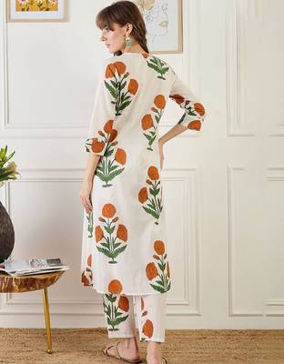 Women Floral Printed Pleated Pure Cotton Kurta with Trousers 4