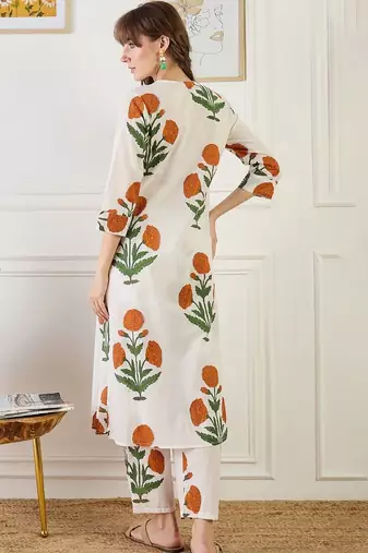 Women Floral Printed Pleated Pure Cotton Kurta with Trousers