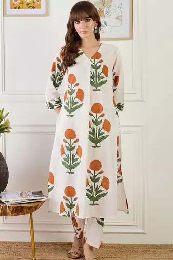 Women Floral Printed Pleated Pure Cotton Kurta with Trousers