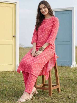 Women Leheriya Dyed Regular Sequinned Kurta with Trousers 1