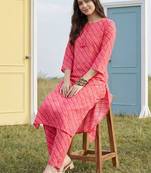Women Leheriya Dyed Regular Sequinned Kurta with Trousers