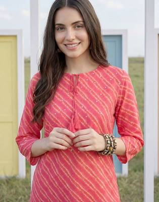 Women Leheriya Dyed Regular Sequinned Kurta with Trousers 2