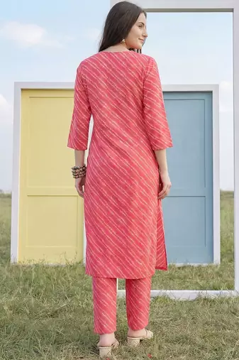 Women Leheriya Dyed Regular Sequinned Kurta with Trousers