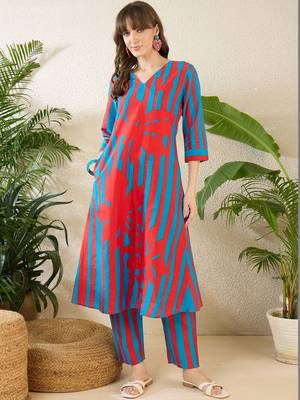 Women Printed Regular Pure Cotton Kurta with Trousers 6