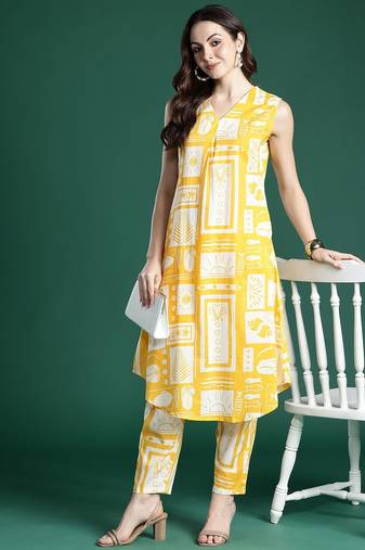 Geometric Printed Pleated  Cotton Kurta with Trousers