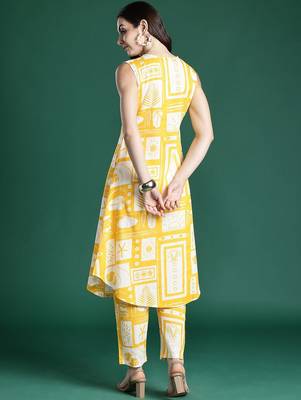Geometric Printed Pleated Pure Cotton Kurta with Trousers 5