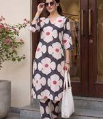 Women Floral Printed Regular Kurta with Trousers