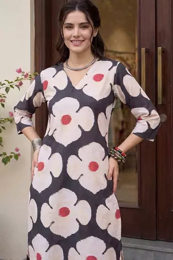 Women Floral Printed Regular Kurta with Trousers
