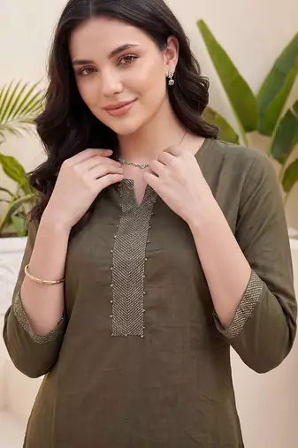 Women Ethnic Motifs Embroidered Regular Thread Work Kurta with Trousers