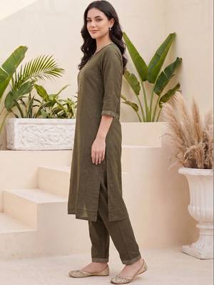 Women Ethnic Motifs Embroidered Regular Thread Work Kurta with Trousers 3
