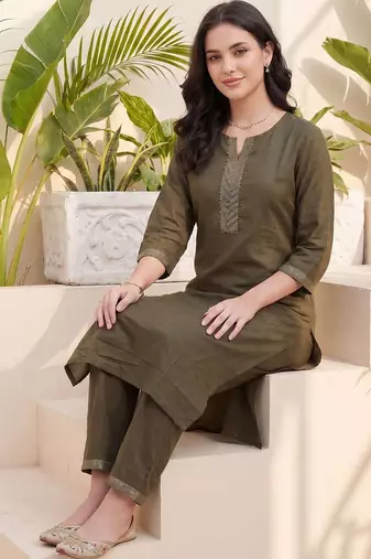 Women Ethnic Motifs Embroidered Regular Thread Work Kurta with Trousers