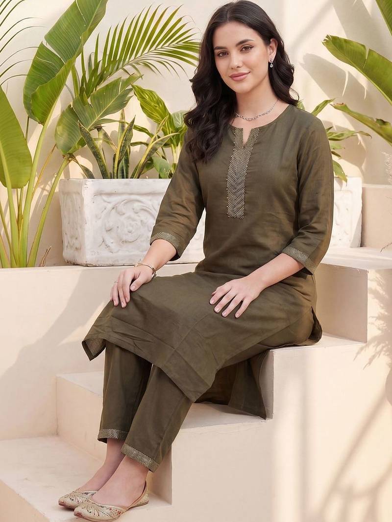 Women Ethnic Motifs Embroidered Regular Thread Work Kurta with Trousers