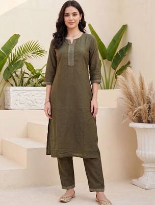 Women Ethnic Motifs Embroidered Regular Thread Work Kurta with Trousers 6