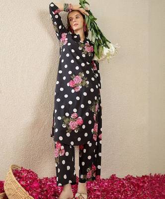Women Floral Printed Regular Pure Cotton Kurta with Trousers 1
