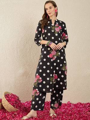 Women Floral Printed Regular Pure Cotton Kurta with Trousers 4