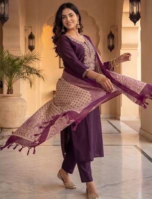 Women Ethnic Motifs Embroidered Regular Thread Work Kurta with Trousers & With Dupatta 3