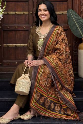 Women Ethnic Motifs Embroidered Regular Thread Work Kurta with Trousers & With Dupatta