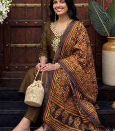 Women Ethnic Motifs Embroidered Regular Thread Work Kurta with Trousers & With Dupatta