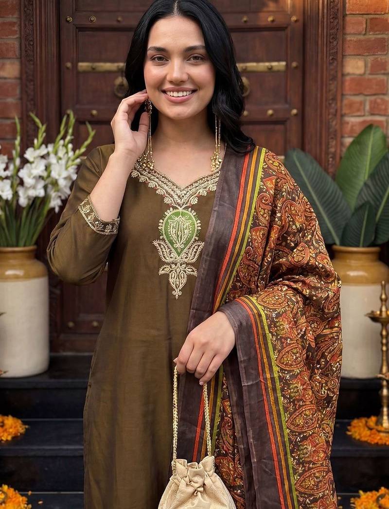 Women Ethnic Motifs Embroidered Regular Thread Work Kurta with Trousers & With Dupatta