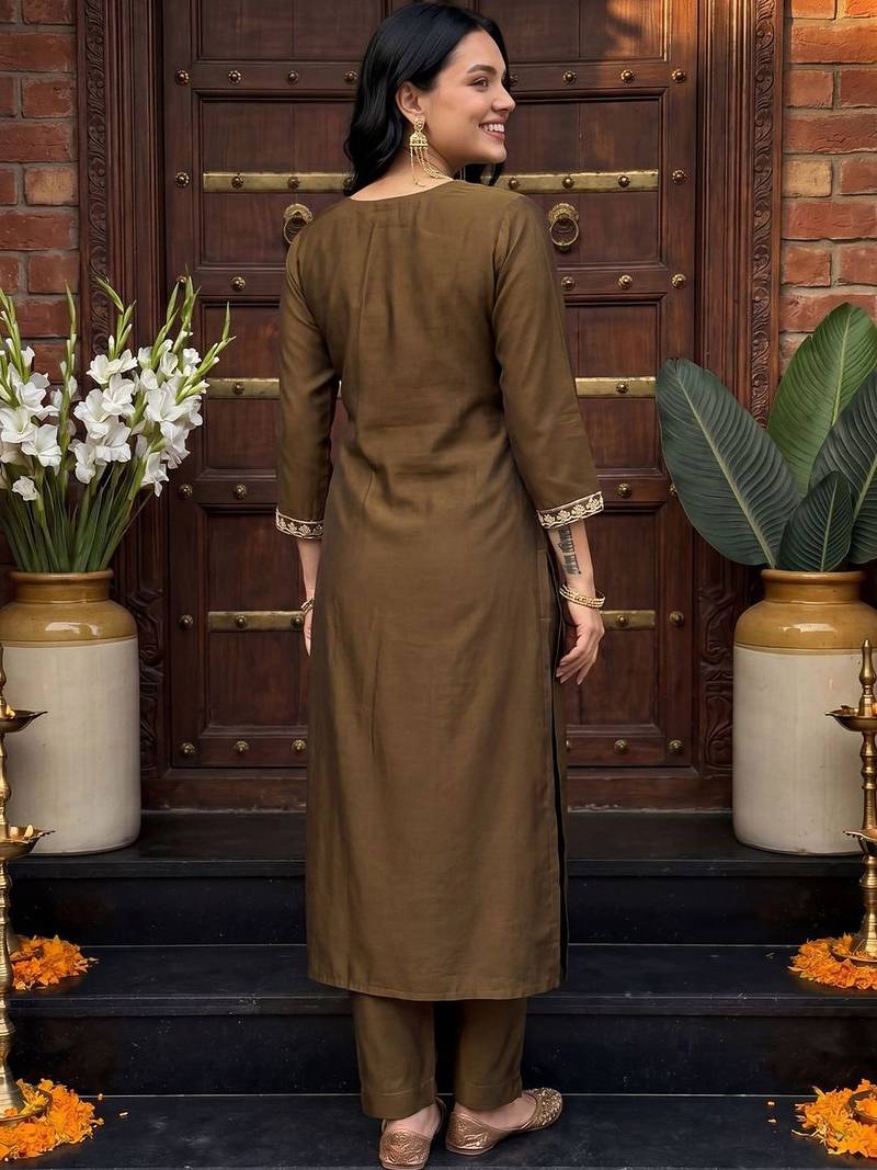 Women Ethnic Motifs Embroidered Regular Thread Work Kurta with Trousers & With Dupatta