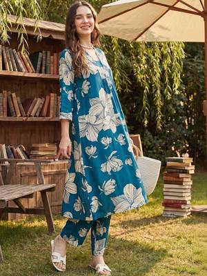 Women Floral Printed Regular Kurta with Trousers 1