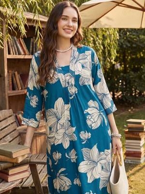 Women Floral Printed Regular Kurta with Trousers 2