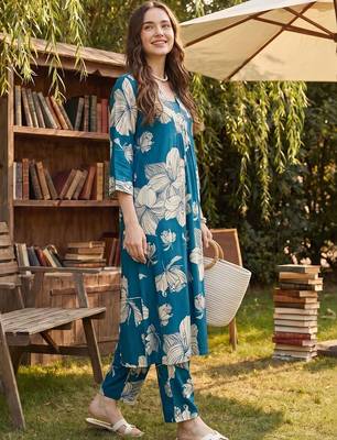 Women Floral Printed Regular Kurta with Trousers 3