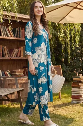 Women Floral Printed Regular Kurta with Trousers