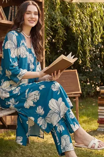 Women Floral Printed Regular Kurta with Trousers