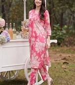 Women Floral Printed Regular Kurta with Trousers