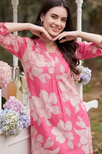 Women Floral Printed Regular Kurta with Trousers