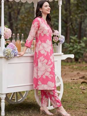 Women Floral Printed Regular Kurta with Trousers 3