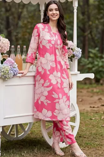 Women Floral Printed Regular Kurta with Trousers